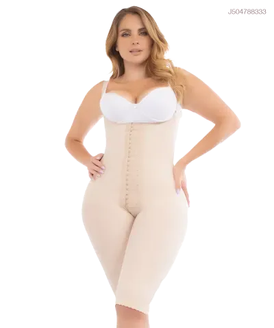 Faja postquirúrgica alta compresión a la rodilla con busto libre y realce de glúteos — Beige